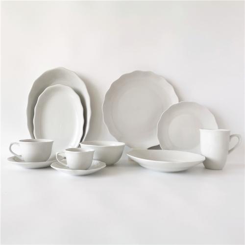 >Elegant Porcelain Tableware Collection